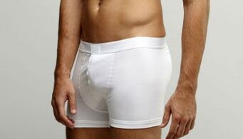 homme avec chirurgie d'agrandissement du pénis