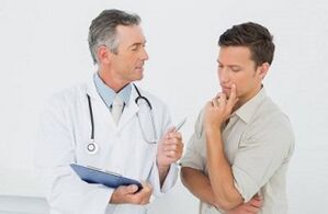 consultation du médecin sur l'attachement d'agrandissement du pénis